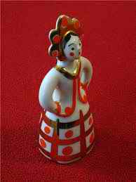 Скульптура "Матрешка-невеста в красном платье"