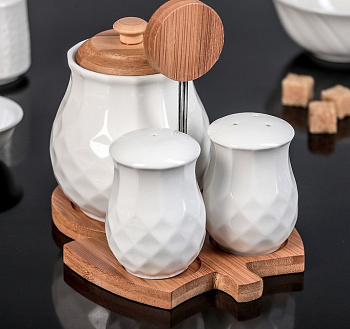 Набор для специй 3пр.: солонка 150, перечница 150, сахарн. 300мл на бамб.подставке