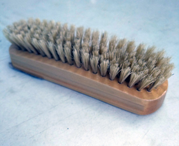 Щетка для обуви из натуральной щетины 138*34 4-х рядная