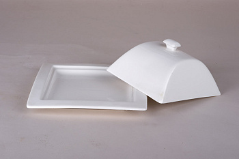 Блюдо 16.5х16.5см с крышкой 12х12х5.5