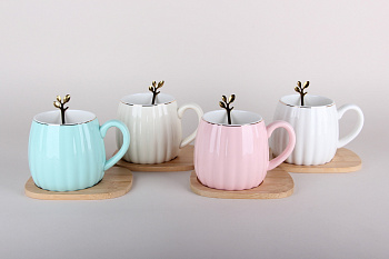 Кружка с крышкой и ложкой 400мл микс 4 цвета