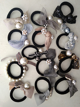 Резинка для волос бант с бусинами