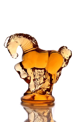 Декоративное изделие "Лошадка" h95 d95мм Янтарный