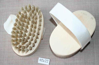 Щетка банная из натур. щетины с ремешком колодка береза 120х70мм 02с22-30