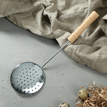 Ложка-шумовка с деревянной ручкой "Пельменная"  30.5см Ложка-шумовка с деревянной ручкой "Пельменная"  30.5см