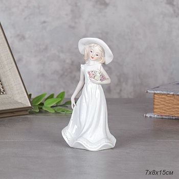 Статуэтка Девушка с цветами