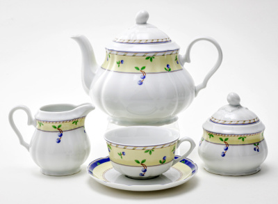 Сервиз чайный 6перс. 17пр. "Мелкие ягоды на бледно-желтом фоне"